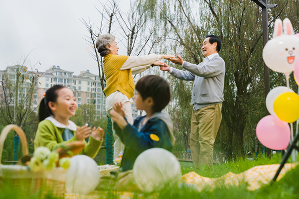 50-90周岁中老年人旅游、活动，保险怎么买？
